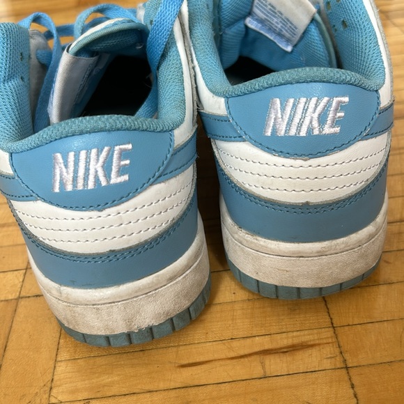 Blue Nike shoes - Picture 2 of 3